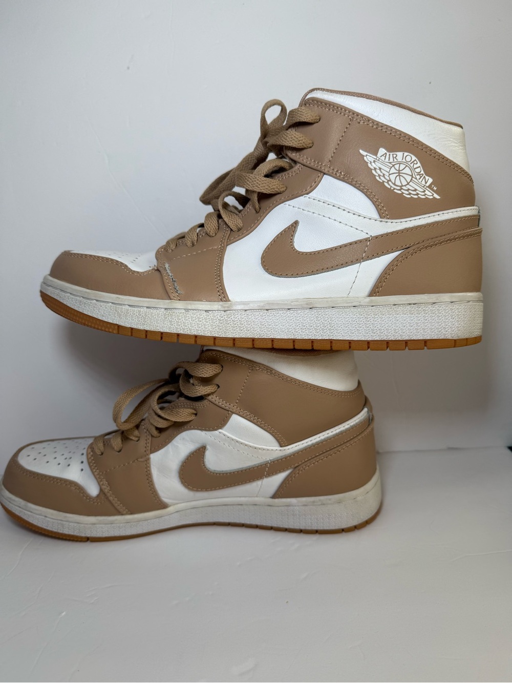 Nike Jordan 1 Mid- Men’s 8 (fits around Women’s 9.5)- 554724-271 -White / Beige - Picture 3 of 8